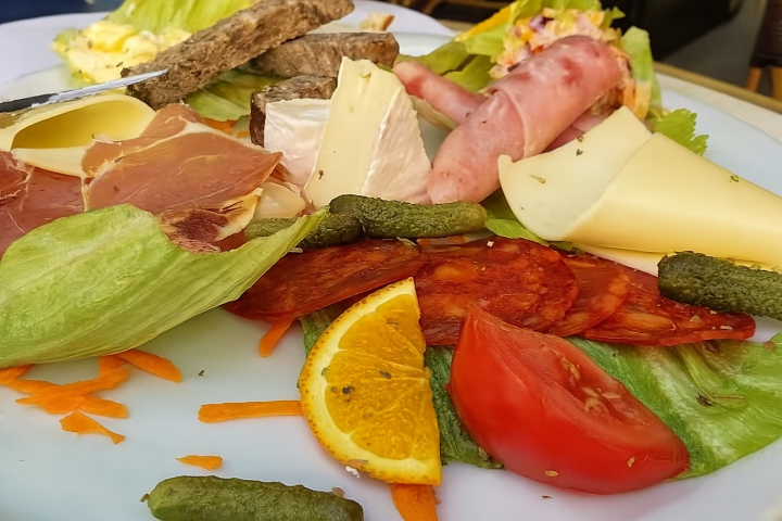 Assiette de charcuterie et fromage, Vincennes